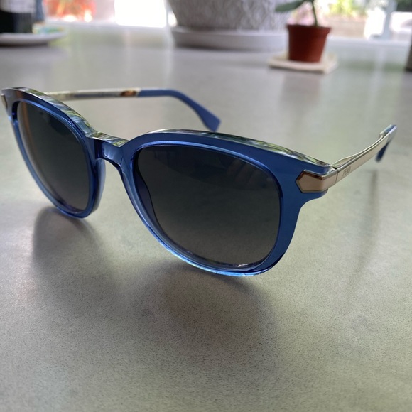 FENDI sunglasses - Picture 1 of 5